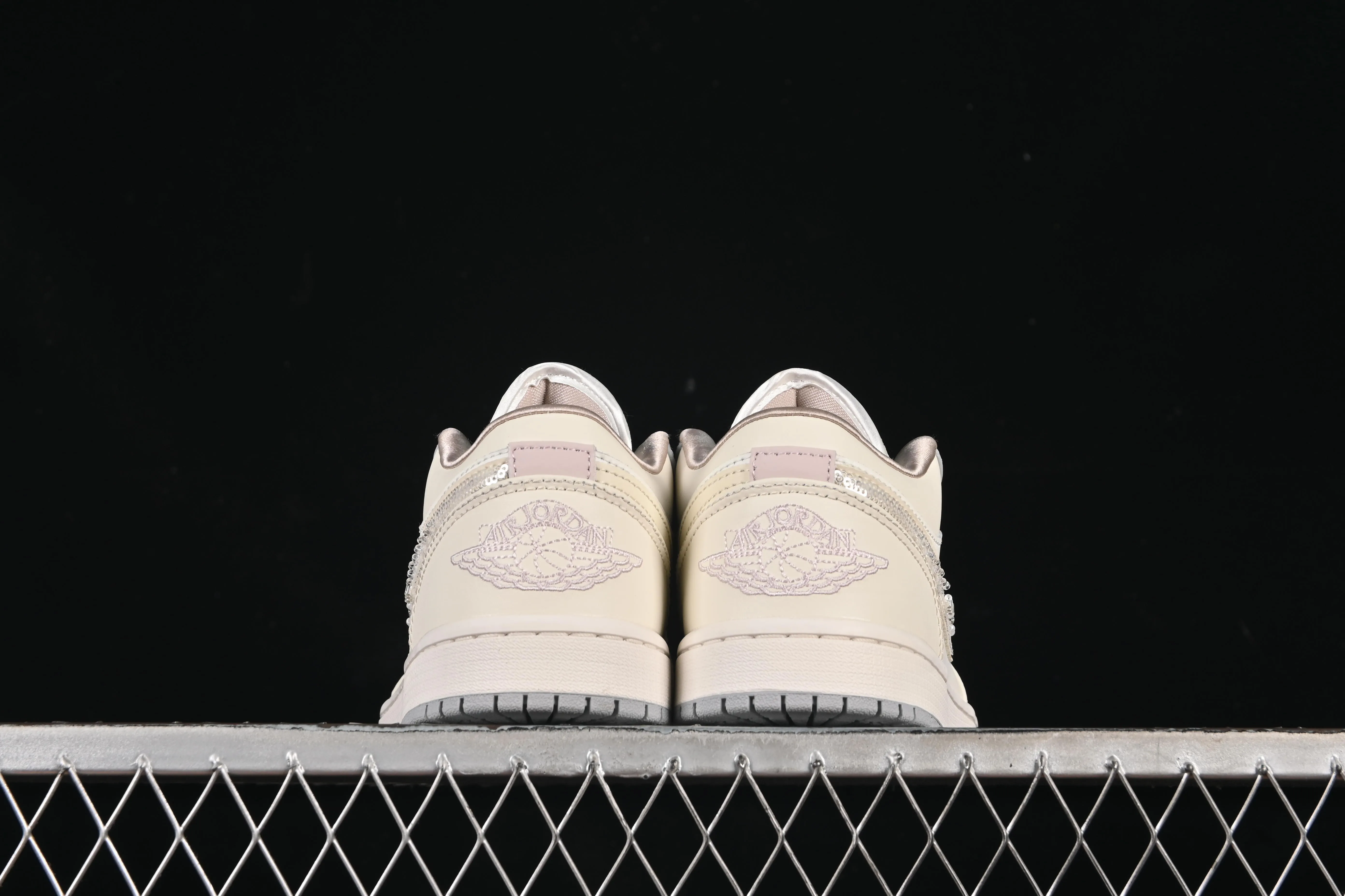 All categories Air Jordan Jordan series basketball shoes Air Jordan 1 Low G version pure original Air Jordan 1 Low AJ1 Joe 1 flash diamond white crack low-top cultural casual sneakers IH7323-100